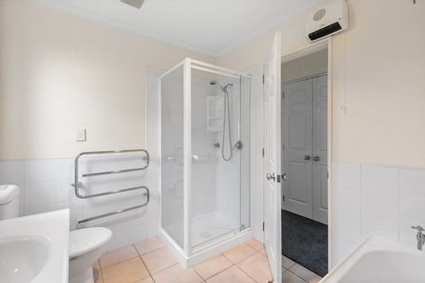 Photo of property in 2 Reid Road, New Lynn, Auckland, 0600