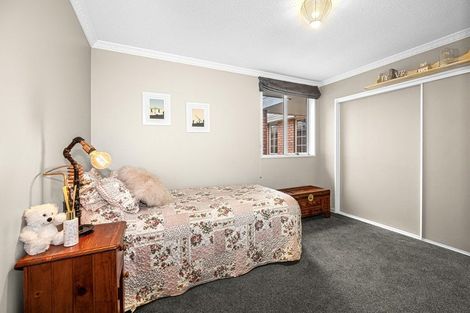 Photo of property in 7 Hemingford Place, Halswell, Christchurch, 8025