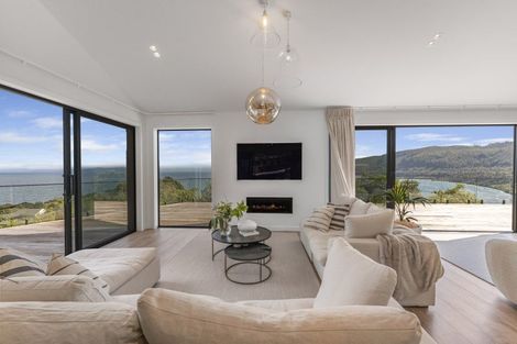 Photo of property in 33 Whakamoenga Point, Acacia Bay, Taupo, 3385