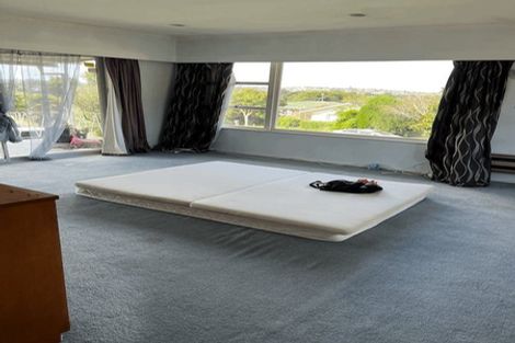 Photo of property in 12 Portadown Avenue, Pakuranga Heights, Auckland, 2010