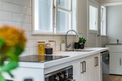 Photo of property in 40 Cornwall Crescent, Cannons Creek, Porirua, 5024