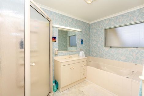 Photo of property in 1 Maple Crescent, Whalers Gate, New Plymouth, 4310