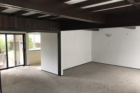 Photo of property in 2/5 Kegworth Place, Browns Bay, Auckland, 0630