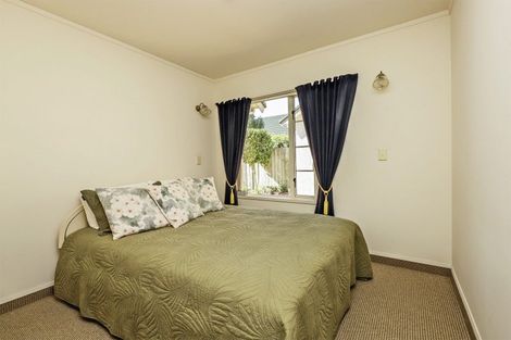 Photo of property in 1b Knightsbridge Place, Taradale, Napier, 4112