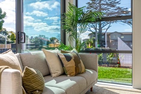 Photo of property in 32 Swanson Road, Henderson, Auckland, 0610