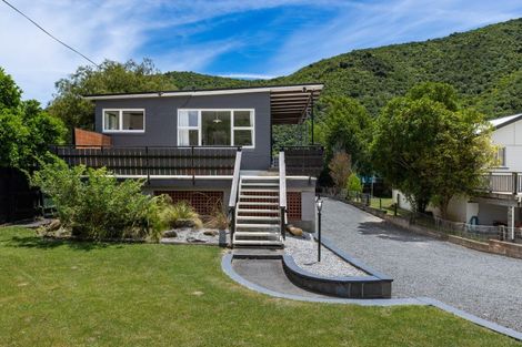 Photo of property in 30 Beach Road, Waikawa, Picton, 7220