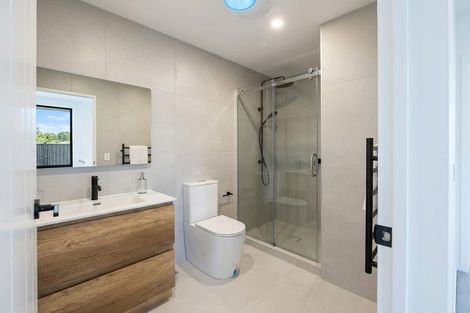 Photo of property in 23a Crosby Road, West Harbour, Auckland, 0618