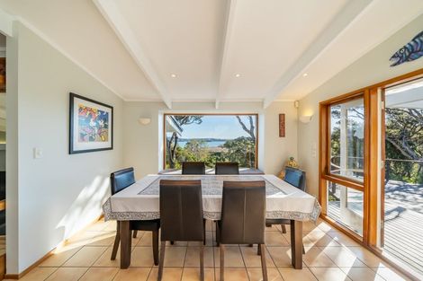 Photo of property in 92 Paekakariki Hill Road, Pauatahanui, Porirua, 5381