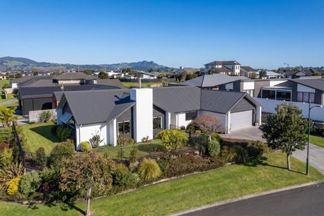 Photo of property in 1 Topping Place, Whitianga, 3510