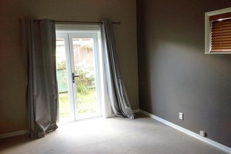 Photo of property in 15 Wallath Road, Westown, New Plymouth, 4310