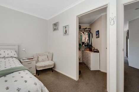 Photo of property in 18 Chesterfield Way, Orewa, 0931