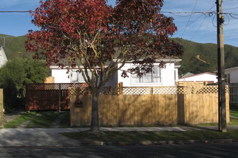Photo of property in 32 Shearer Crescent, Naenae, Lower Hutt, 5011