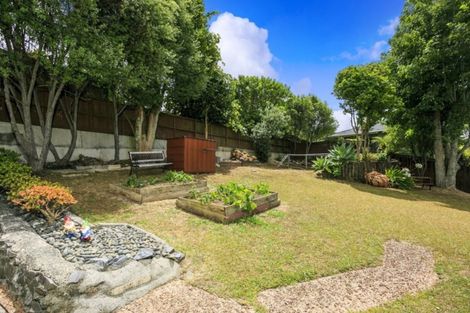 Photo of property in 16 Lavery Place, Sunnynook, Auckland, 0632