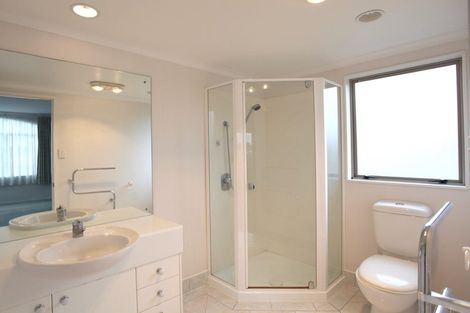 Photo of property in 7 Corta Bella Place, Golflands, Auckland, 2013