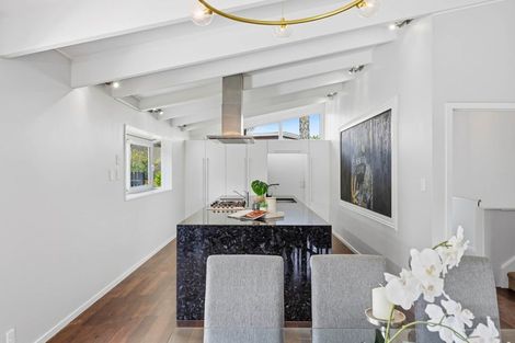 Photo of property in 26 Pickwick Parade, Mellons Bay, Auckland, 2014