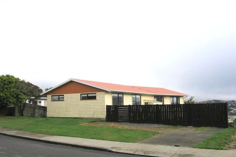 Photo of property in 37 Fitzpatrick Street, Newlands, Wellington, 6037