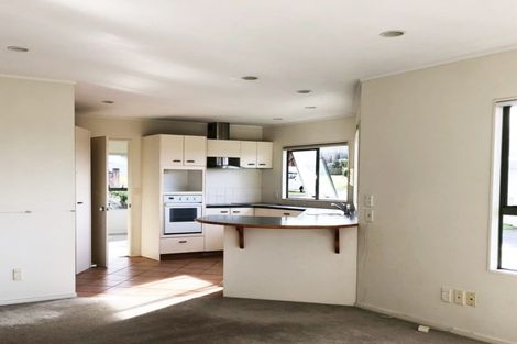 Photo of property in 2/14 Kells Place, Botany Downs, Auckland, 2010