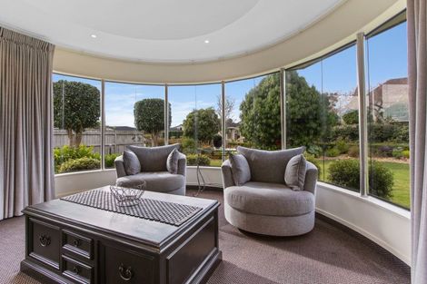 Photo of property in 22 Kinross Drive, Merrilands, New Plymouth, 4312