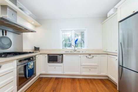 Photo of property in 21 Island Bay Road, Beach Haven, Auckland, 0626