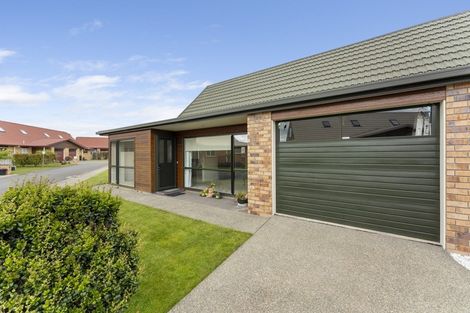 Photo of property in Rangeview Villas, 38/9 Fuller Close, Levin, 5510