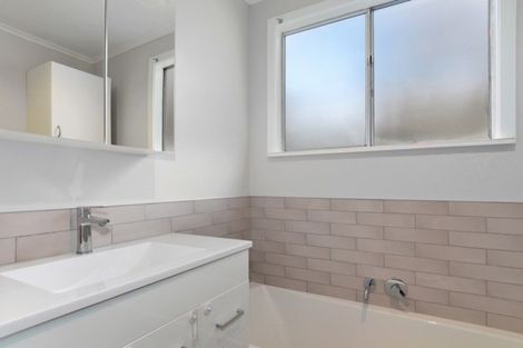 Photo of property in 5 Elmslie Road, Pinehaven, Upper Hutt, 5019