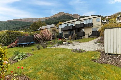 Photo of property in 18b Cameron Place, Fernhill, Queenstown, 9300