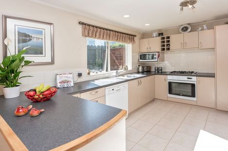 Photo of property in 2/12 Rochester Crescent, Somerville, Auckland, 2014