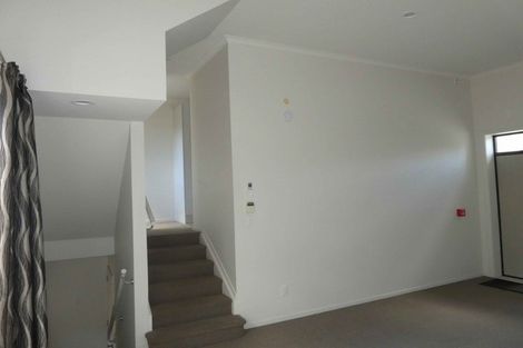 Photo of property in 5/2 Swan Hill Drive, Glen Eden, Auckland, 0602