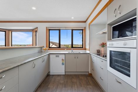 Photo of property in 1/126 Carlisle Road, Browns Bay, Auckland, 0632