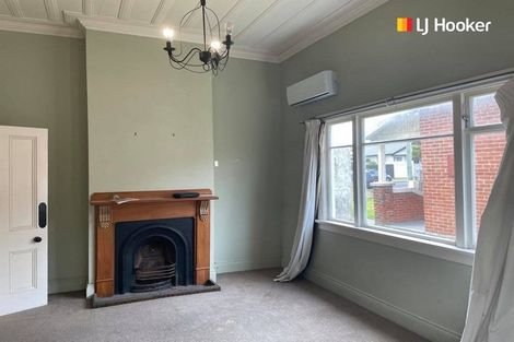 Photo of property in 122 Hargest Crescent, Saint Clair, Dunedin, 9012