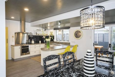 Photo of property in 2 Belmont Place, Terrace End, Palmerston North, 4410