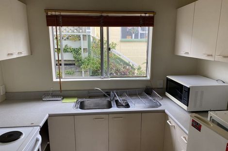 Photo of property in 2 Overtoun Terrace, Hataitai, Wellington, 6021