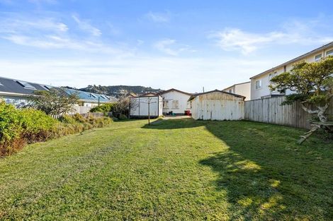 Photo of property in 73 Apu Crescent, Lyall Bay, Wellington, 6022