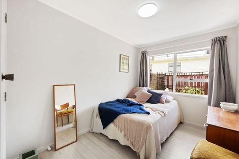 Photo of property in 2/1 Ribblesdale Road, Henderson, Auckland, 0612