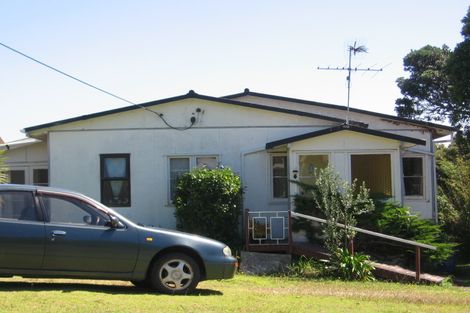 Photo of property in 16a Folkestone Street, Murrays Bay, Auckland, 0630