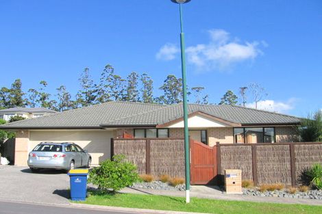Photo of property in 10 Gendo Avenue, Henderson, Auckland, 0612