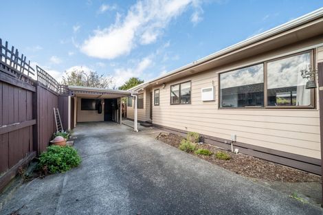 Photo of property in 2/52 Athlone Crescent, Avalon, Lower Hutt, 5011