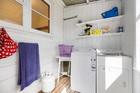 Photo of property in 27 Sackville Street, Martinborough, 5711