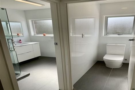 Photo of property in 1/1 Kaihu Street, Northcote, Auckland, 0627