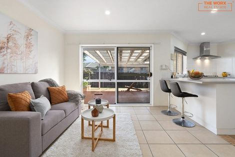 Photo of property in 6 Aristoy Close, Conifer Grove, Takanini, 2112