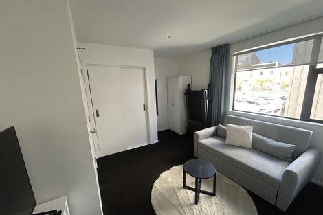 Photo of property in 5/15 Chivalry Road, Glenfield, Auckland, 0629