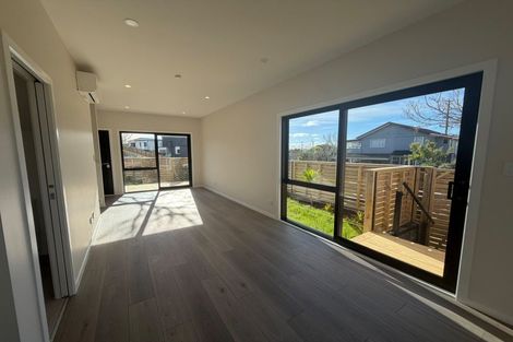 Photo of property in 27 Meadowood Drive, Unsworth Heights, Auckland, 0632