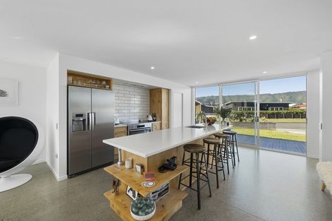 Photo of property in 7 Olliver Grove, Waikanae Beach, Waikanae, 5036