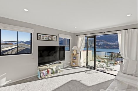 Photo of property in 62 Oregon Drive, Kelvin Heights, Queenstown, 9300