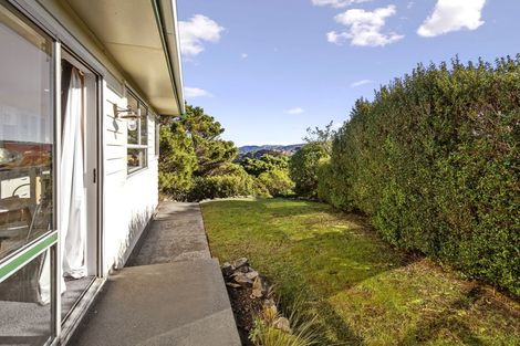 Photo of property in 27b Chetwode Grove, Newlands, Wellington, 6037