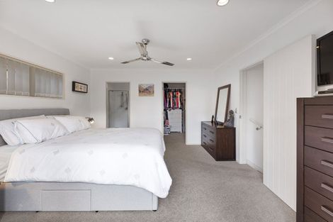 Photo of property in 16 Fernloche Place, Flat Bush, Auckland, 2016