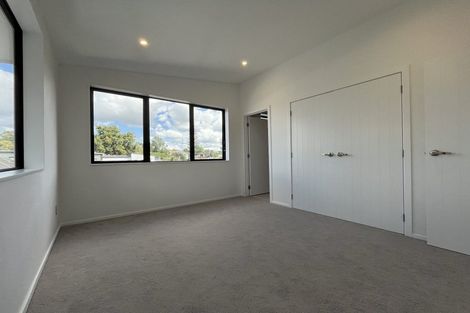 Photo of property in 8/18 Sylvan Crescent, Te Atatu South, Auckland, 0610