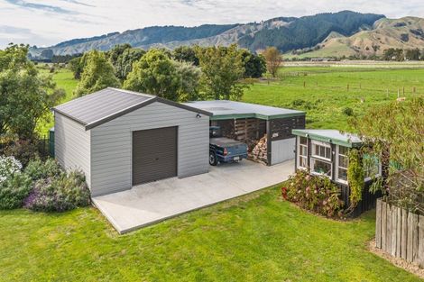 Photo of property in 389 Tararua Road, Levin, 5571