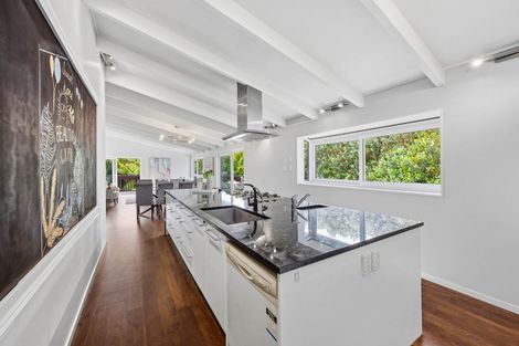 Photo of property in 26 Pickwick Parade, Mellons Bay, Auckland, 2014