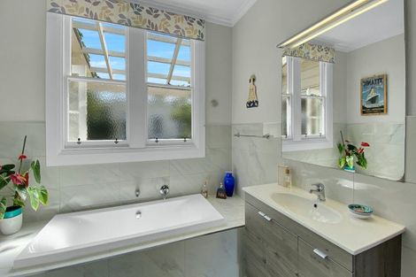 Photo of property in 36 The Esplanade, Westshore, Napier, 4110